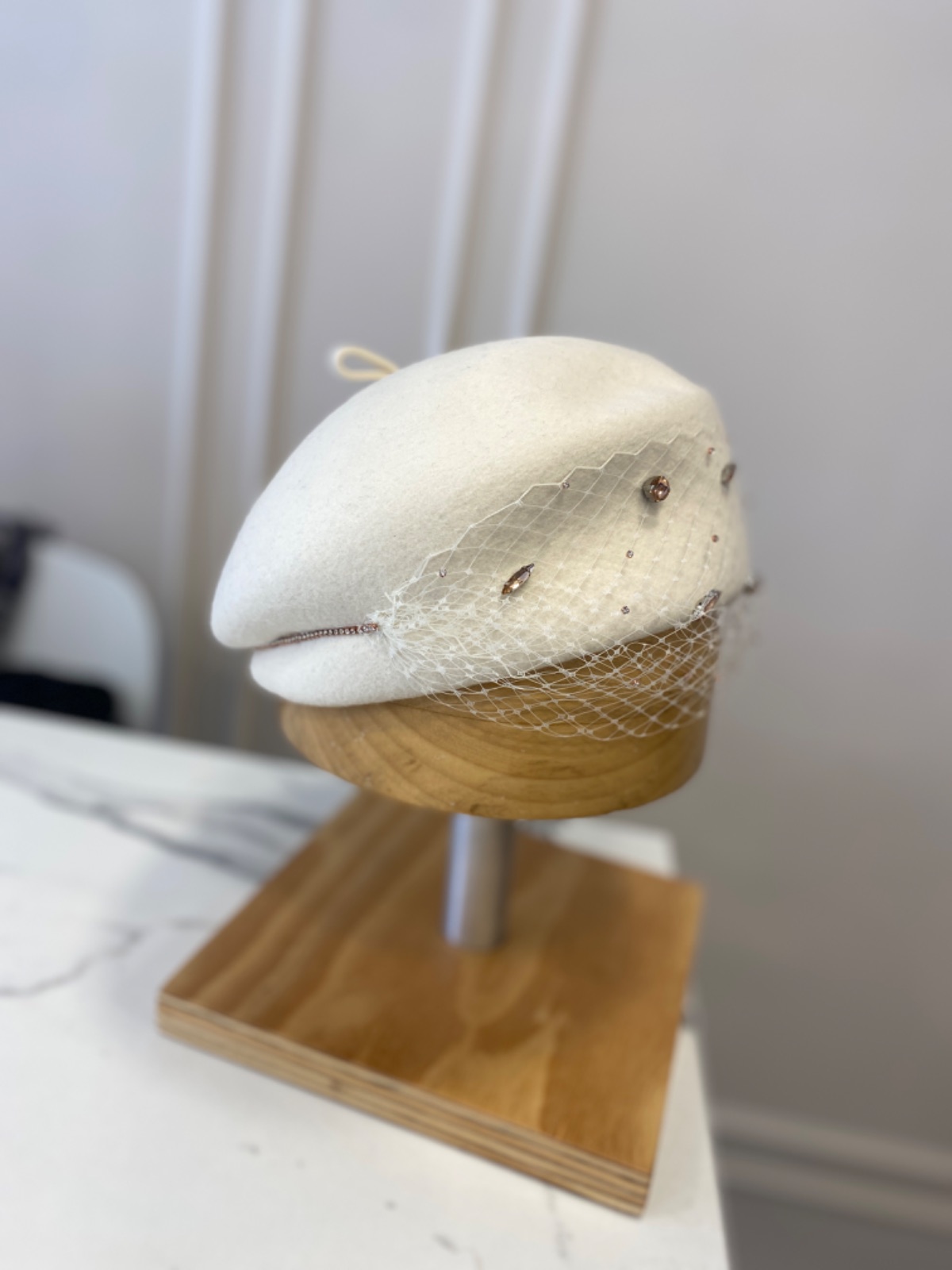 Chapeau soirée blanc feutre